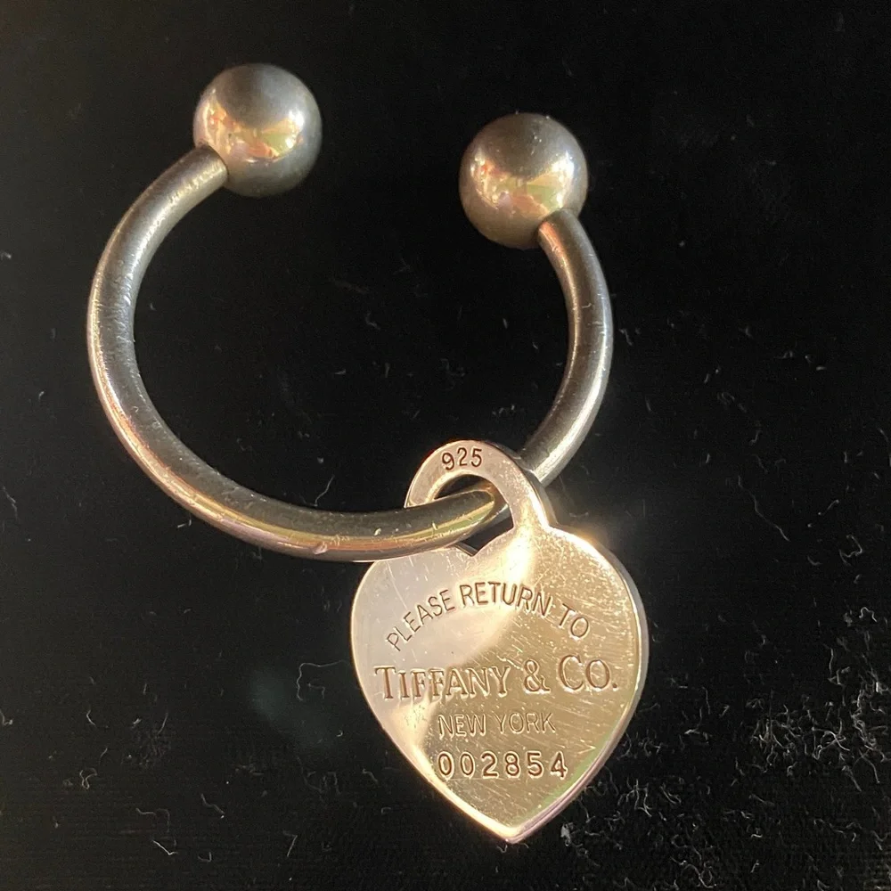 Tiffany & Co. Silver Heart Key Holder - Picture 4 of 4